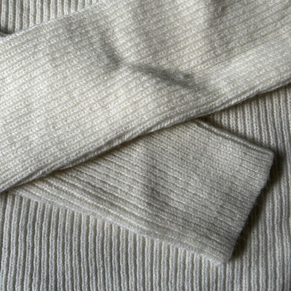 White Knitted Sweater - S - Picture 3 of 4